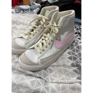 5Y Blazer Mid 77 pink and white sneakers